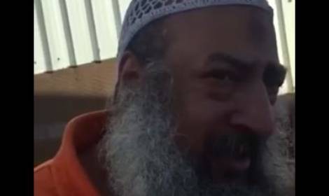 بالفيديو..«مصري يطبخ الكلاب» يثير جدلًا في السعودية