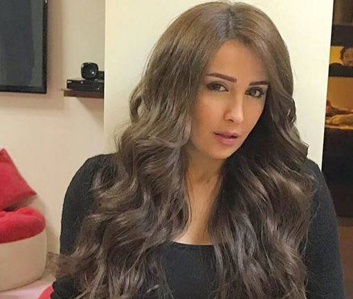 صورٌ جريئة للمثلة السورية كندة حنّا فهل تخطت الحدود؟