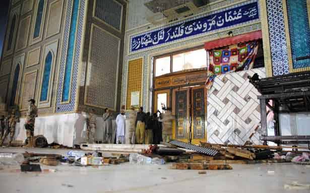 عشرات القتلى بتفجير «داعشي» بمسجد في باكستان
