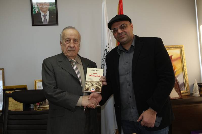 نقيب المحررين تسلم من عماد الدين رائف كتابه المترجم 1897 قصص بيروتية لأغاتانغل كريمسكي