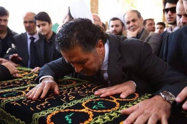 راغب علامة يحن الى والدته بكلمات وصورة مؤثرة جداً