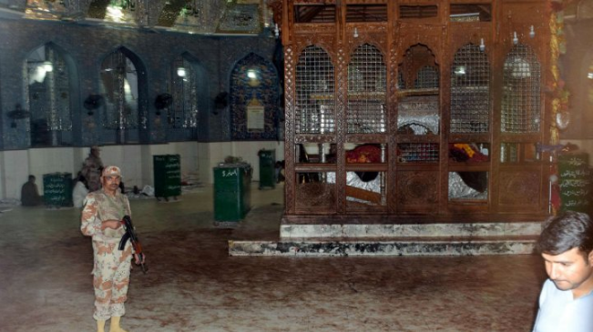 تفجير مزار صوفي في باكستان  يوقع عشرات القتلى