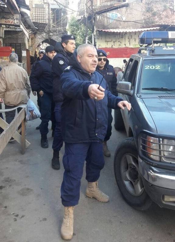 ماذا يجري بين شرطة بلدية طرابلس و المتعدين على الاملاك والارصفة العامة؟