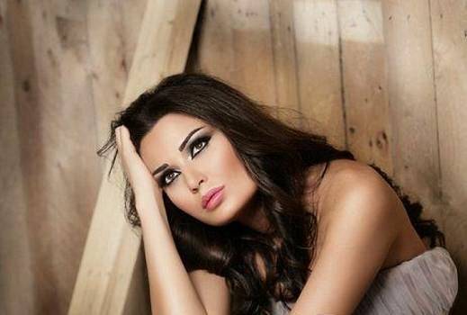 بالصورة.. سيرين عبد النور وزوجها في لقطة رومنسية في المصعد