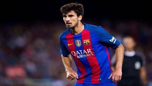 بالفيديو.. جماهير برشلونة تنفجر غضباً في وجه لاعبها