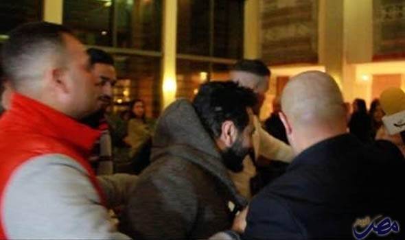 فوضى  واعتداء على الصحافيين خلال استقبال تامر حسني في المغرب