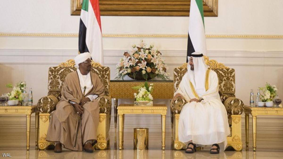 محمد بن زايد يستقبل الرئيس السوداني