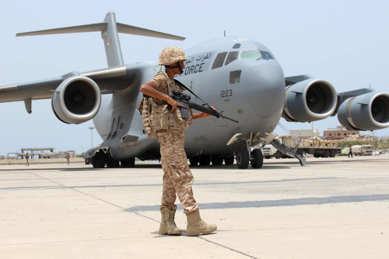 الإمارات تبني قاعدة عسكرية في باب المندب ويمنيون يتهمونها بإحتلال بلادهم