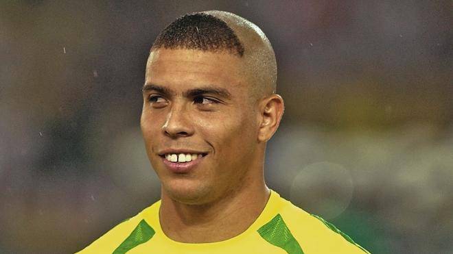 أخيراً رونالدو كشف سر قصة شعره في كأس العالم 2002!