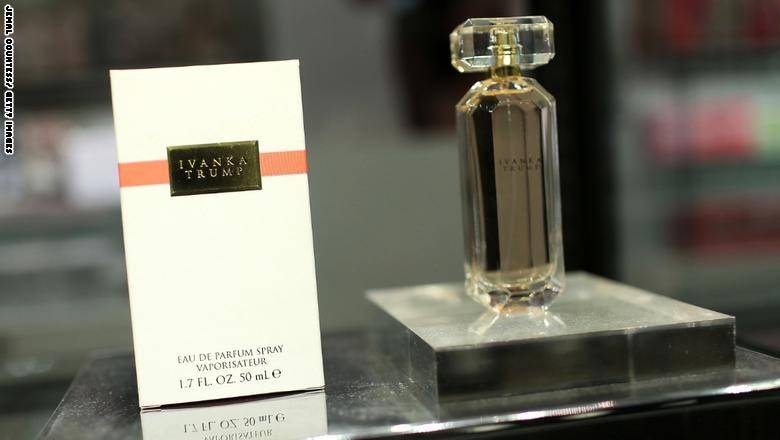 رغم مقاطعتها من قبل شركات أخرى.. عطر إيفانكا ترامب الأكثر مبيعاً عبر أمازون