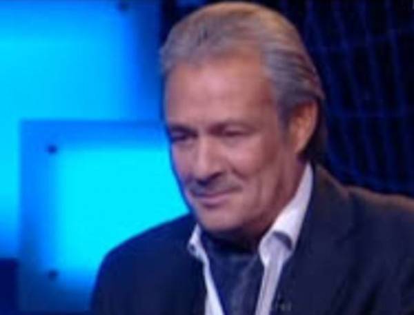 بالصورة: فاروق الفيشاوي يحتفل بعيد ميلاده مع أصدقائه!