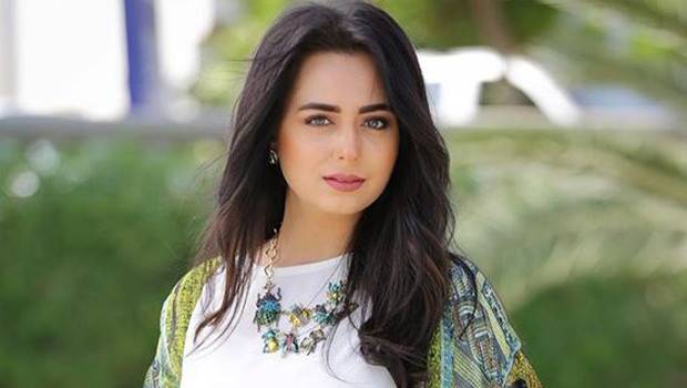 بالصور.. هبة مجدي تخطف الأنظار بفستانٍ رغم حملها!