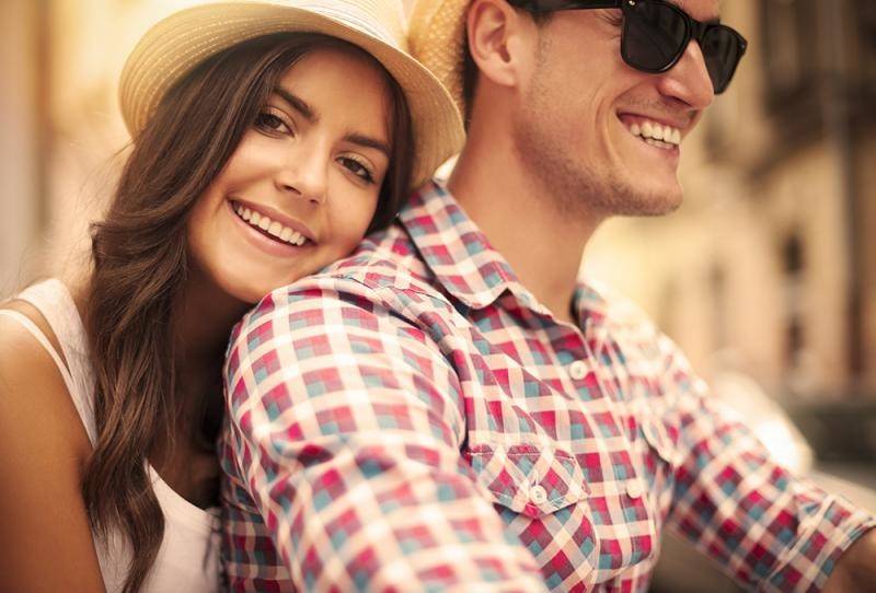 أسبابٌ تدفع الفتاة للإرتباط بالرجل المتقدِّم بالعمر.. إليكِ أبرزها!