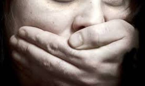 نجمة تتعرض للخطف ولاغتصاب جماعي.. وسائقها متورط!