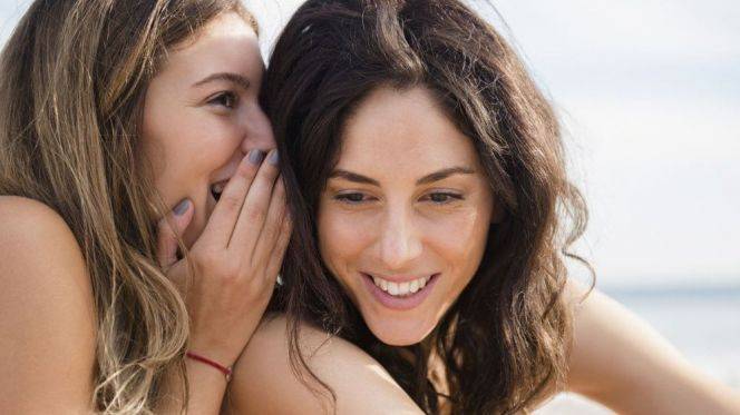 بالدليل.. المرأة تتحدث أكثر من الرجل عن الجنس..