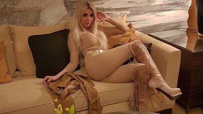 بالصورة: ميريام كلينك تأكل عقرب