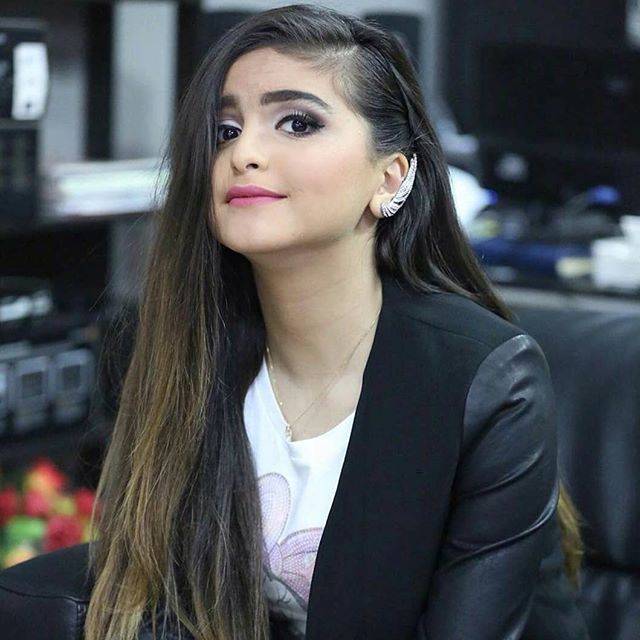 بالفيديو – حلا الترك تبكي ووالدها يشتم: "حمارة بنت ستين حمار".. ما علاقة امها ودنيا بطمة!