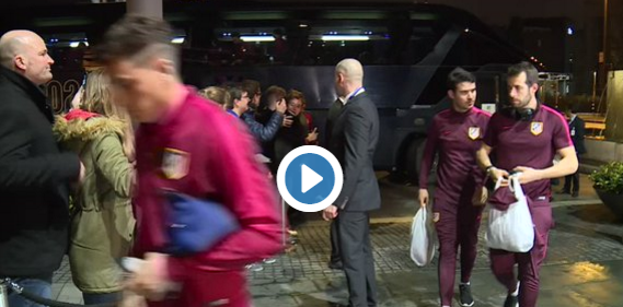 بالفيديو.. نجم أتلتيكو مدريد يتسبب في بكاء فتاة!!