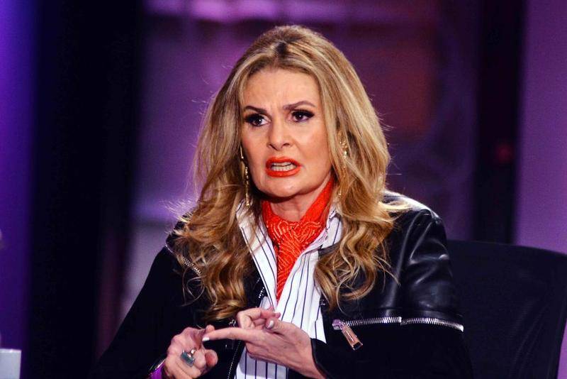 هل رفضت النجمة يسرا استقبال ميسي في مصر؟