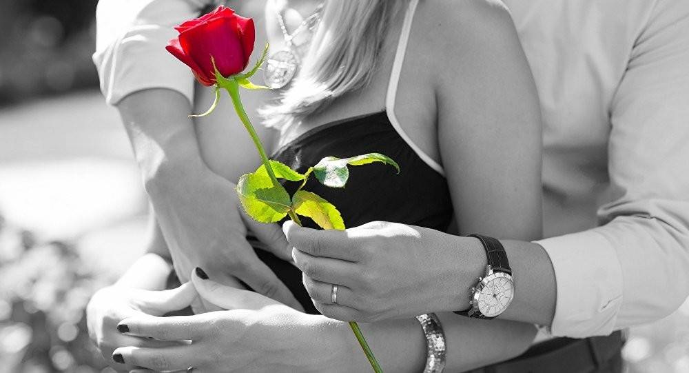 سياسي يقترح السماح بممارسة الجنس أثناء العمل.. وسببه وجيه!