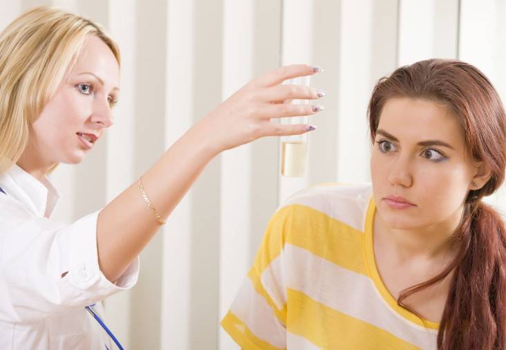 لن تصدقي.. البول حلٌ فعالٌ لمشاكل البشرة!