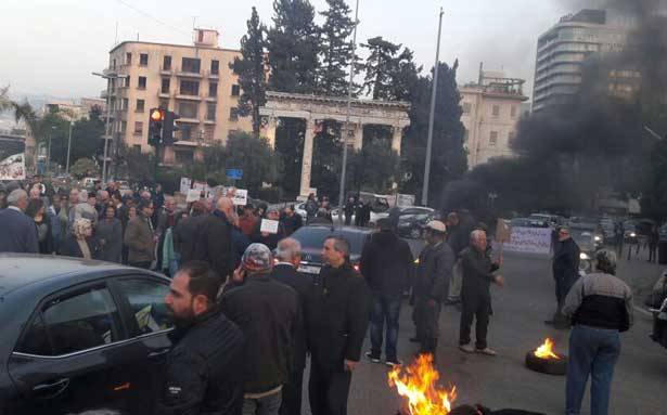 «لجنة المستأجرين» قطعت طريق المتحف احتجاجاً على قانون الإيجارات