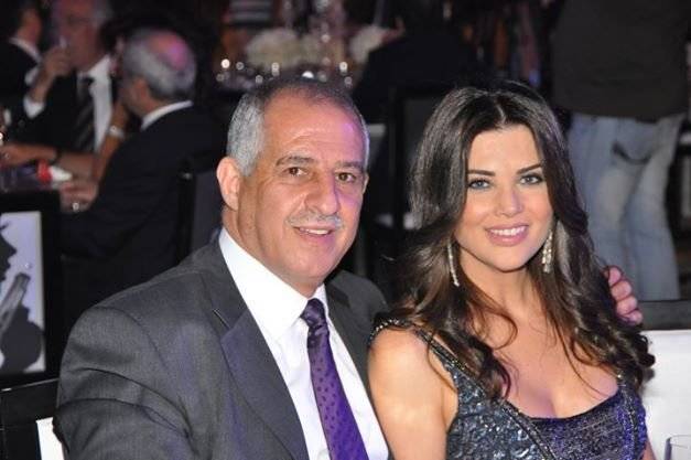 فيديو مؤثر- لقاء منى أبو حمزة وزوجها للمرة الأولى بعد خروجه من السجن مباشرة على الهواء!
