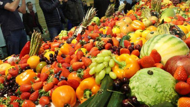 دراسة : "تناول الخضروات والفواكه عشر مرات يوميا قد يطيل العمر"