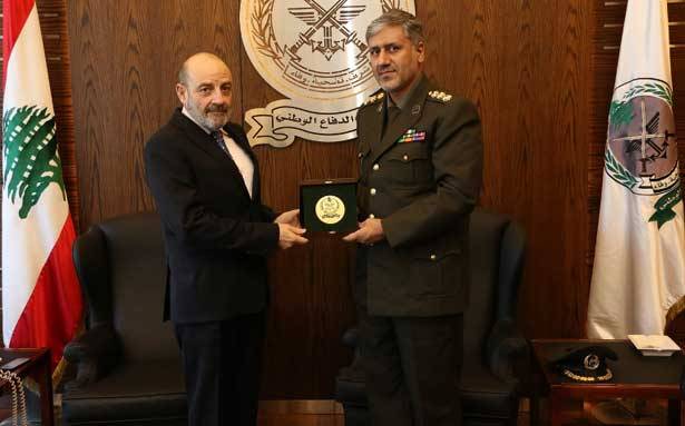 الصراف عرض تطوير التعاون
مع الملحق العسكري الإيراني