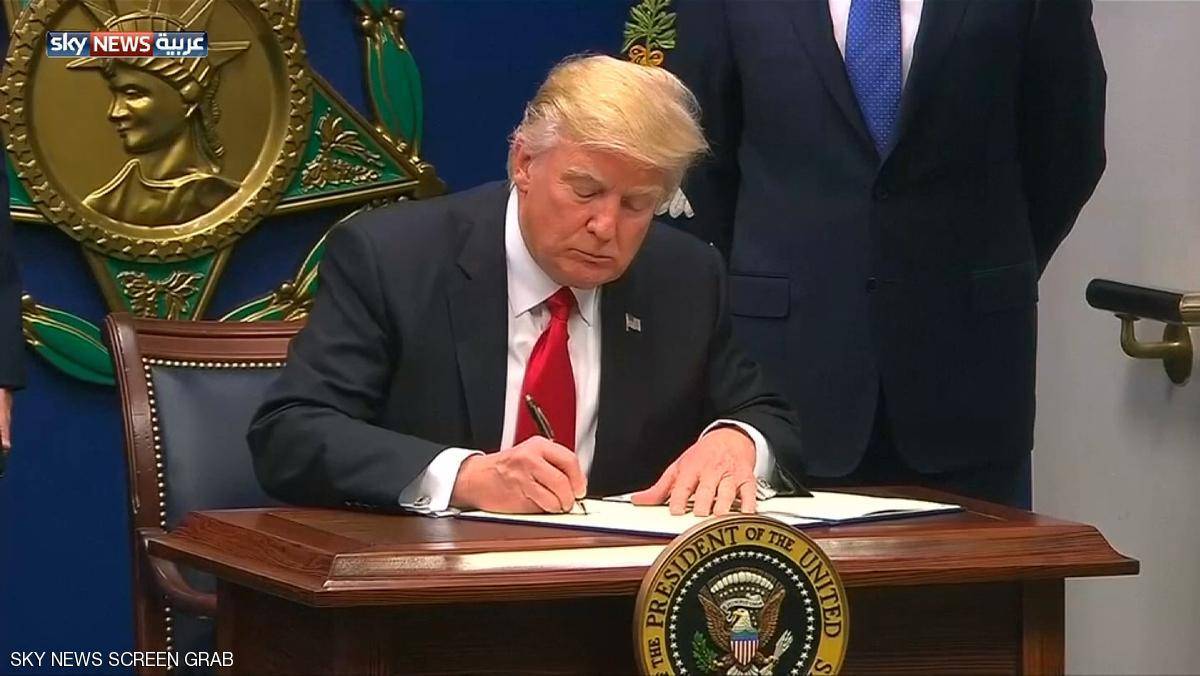 لماذا لم يوقع ترامب على قرار الهجرة الجديد الاسبوع الماضي؟