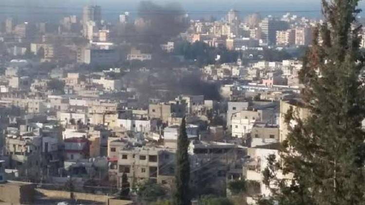 بالفيديو.. اشتباكات عنيفة بين عناصر"فتح" ومسلحين إسلاميين في مخيم عين الحلوة