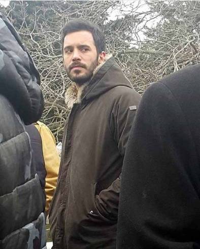 صور جديدة تكشف للمرة الأولى من جنازة نجم "حب للإيجار".. شاهدوا آخر صورة له قبل وفاته!