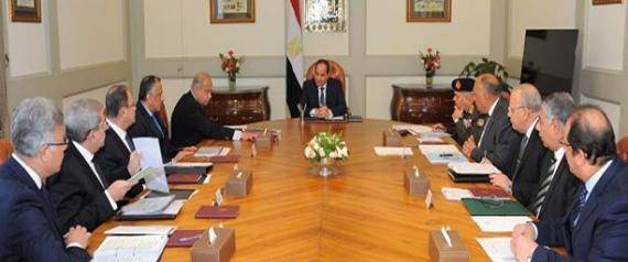 السيسي يجتمع مع كبار المسؤولين لبحث نزوح مسيحيين من شمال سيناء
