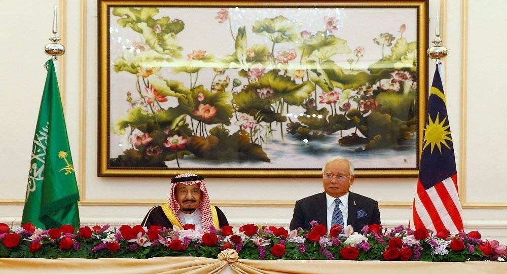 شاهد سيلفي الملك سلمان مع رئيس وزراء ماليزيا