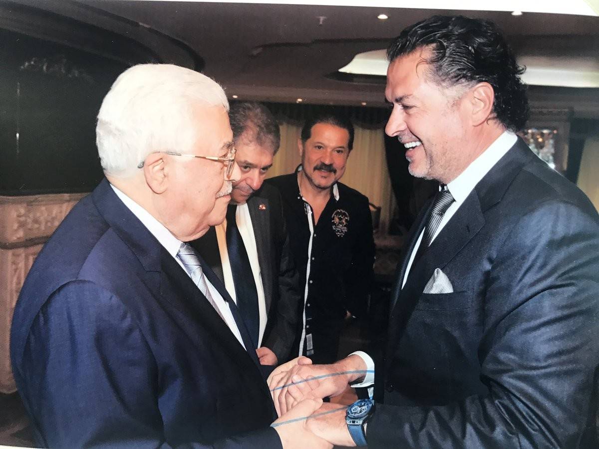 راغب علامة يكشف تفاصيل لقائه بمحمود عباس