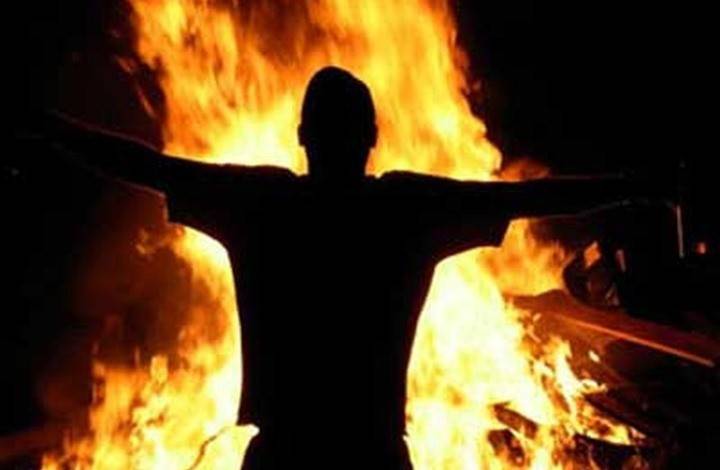 أحرق رئيس بلديته حيًا بعد رشه بالبنزين.. إليكم التفاصيل