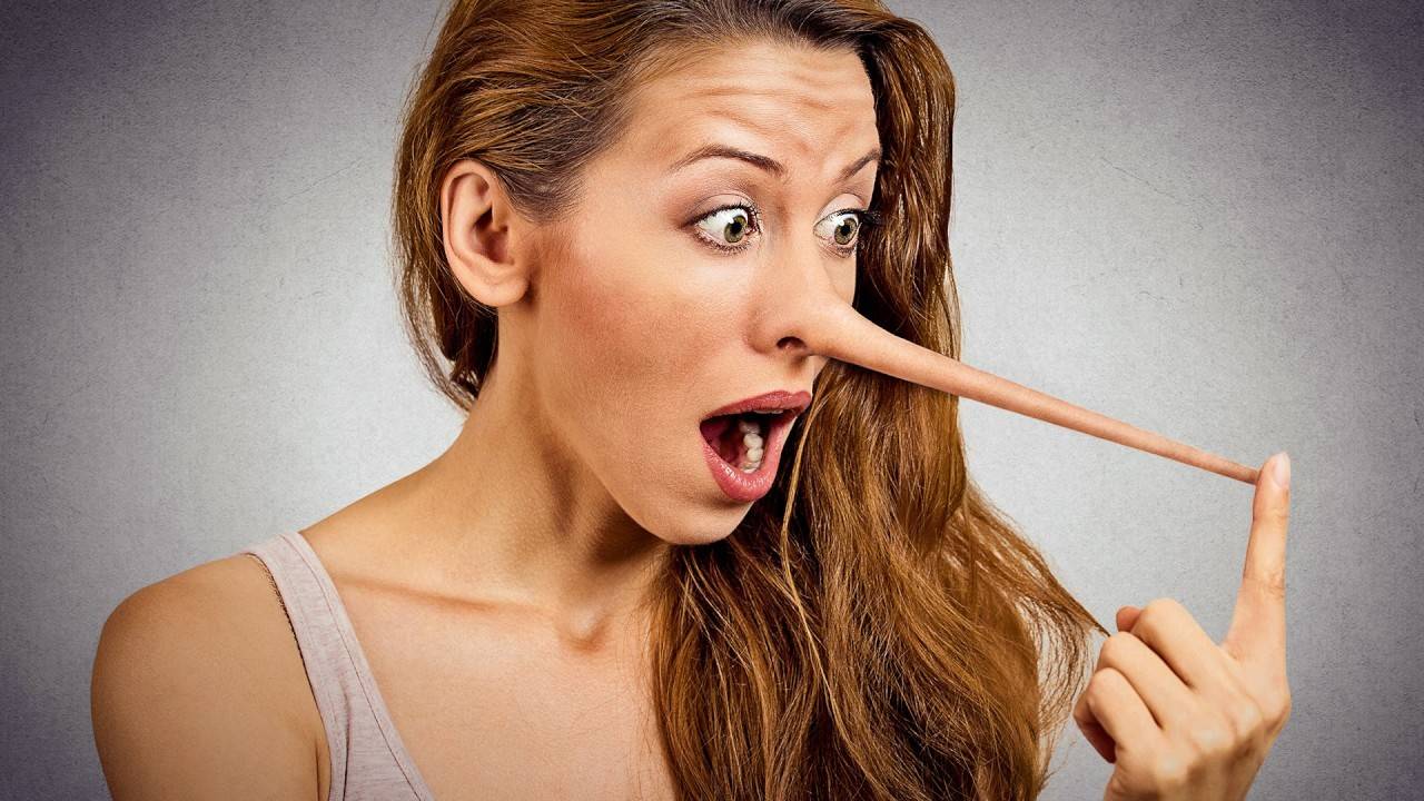 قليل من الكذب ينقذ حبكما.. متى يمكن للصراحة أن تدمر علاقتكما؟