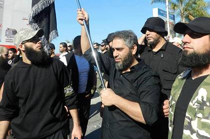هكذا تم  اخرَاج فضل شاكر من المسجد... والأسير يُمشِّط ذقنه