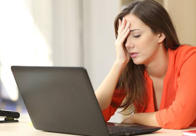 إحذرن.. عناوين وسائل التواصل تسبّب التوتّر للنساء