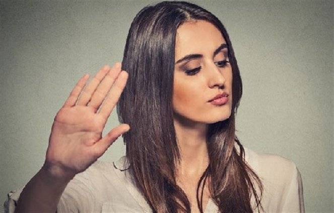 علامات السرطان قد تظهر على يديك أولاً، فكيف ترصدينها؟