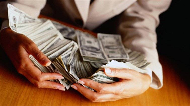 قصة 5 مليونيرات أنهوا حياتهم: لماذا ينتحر أصحاب الملايين؟