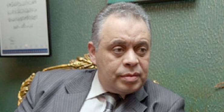 ممثلة مصرية ترسل محاميين لضرب الفنان أشرف زكي..!