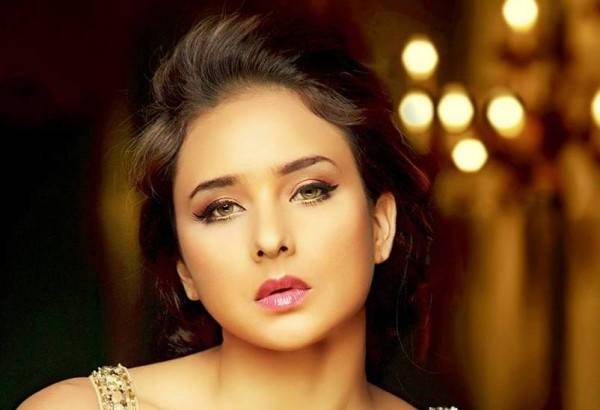 نيللي كريم تغادر المستشفى وهذا ما قالته