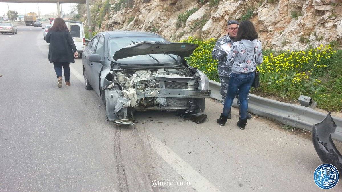 بالصورة: حادث على الأوتوستراد.. هذه هي الأضرار..