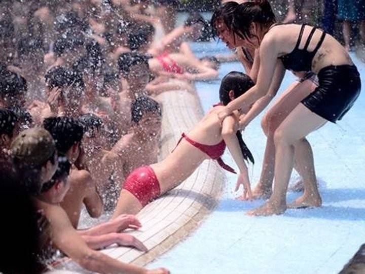 إحذروا.. نتائج كارثية لا تعرفها عن البول في حمامات السباحة