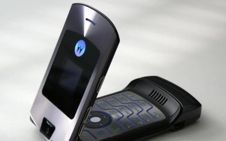 بعد عودة "نوكيا 3310".. هل يعود "موتورولا Razr V3"؟!