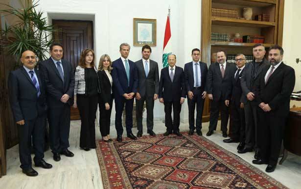 التقى نقابة المقاولين و«منظمة المديرين التنفيذيين الشباب»
عون : آليّة جديدة لتلزيم المشاريع والمناقصات
تقوم على الشفافية ومنع الإحتكار ضمن مُكافحة الفساد