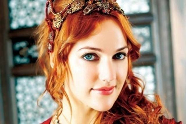 بالصورة - "السلطانة هيام" في سنّ الـ19.. شاهدوا كم تغيرت