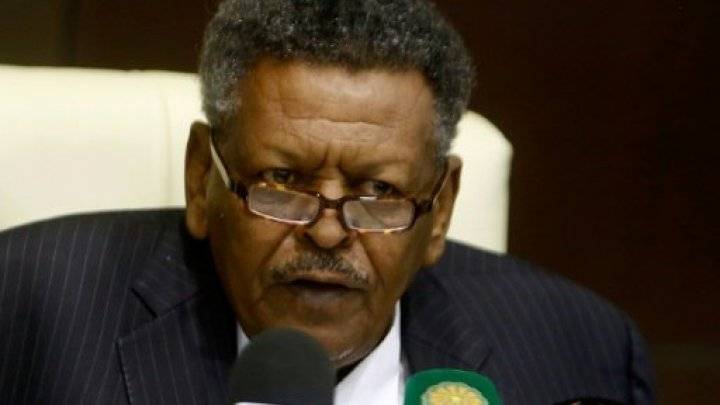 تعيين أول رئيس وزراء في السودان منذ نحو ثلاثين عاما