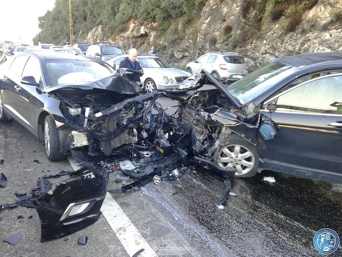 جريح نتيجة حادث تصادم بين مركبتين على طريق عام جعيتا باتجاه ذوق مصبح